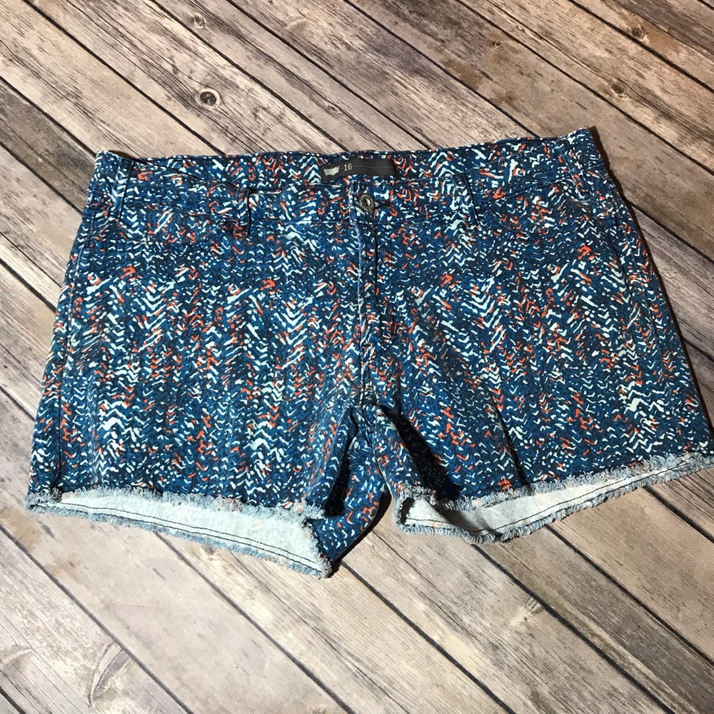 Levi’s Geometric Print Cutoff Shorts